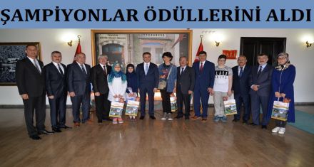 ŞAMPİYONLAR ÖDÜLLERİNİ ALDI 