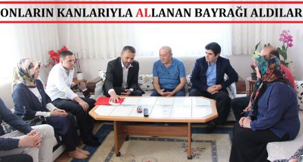 ONLARIN KANLARIYLA ALLANAN BAYRAĞI ALDILAR 