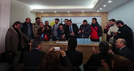 İYİ PARTİ BASIN KARŞISINA ÇIKTI