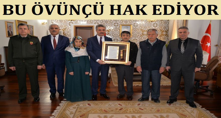 BU ÖVÜNÇÜ HAK EDİYOR