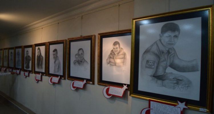 YÜREKLE ÇİZİLEN RESİMLER