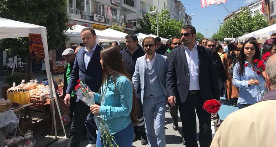 MİLLETİN DERDİYLE DERTLENEN GENÇLER