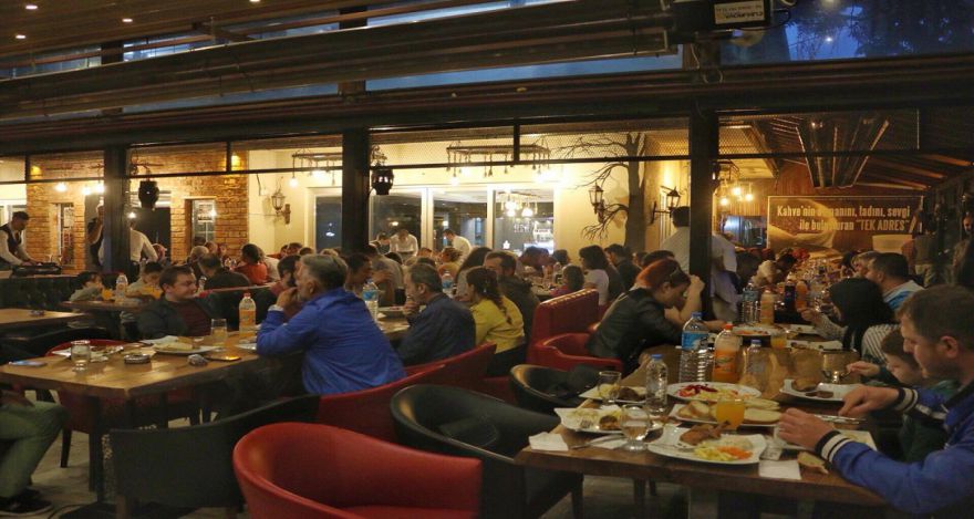 GAZETECİLER İFTARDA BİR ARAYA GELDİ