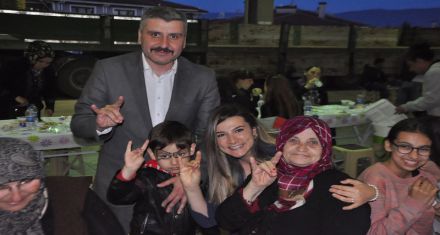 DUYGULANDIRAN DUA