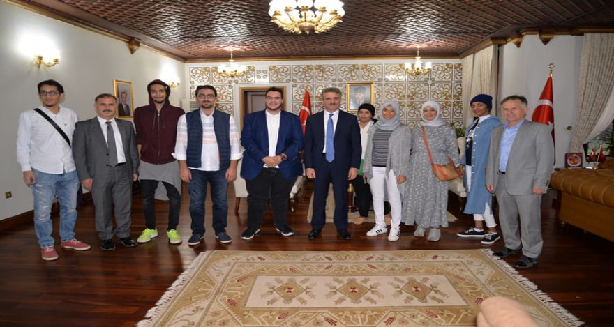 VALİ BEY KÜLTÜREL OLARAK KENDİNİ SUUDİ'LERE YAKIN GÖRÜYOR