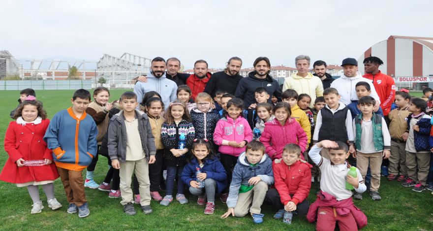 ÖĞRENCİLERDEN BOLUSPOR'A DESTEK