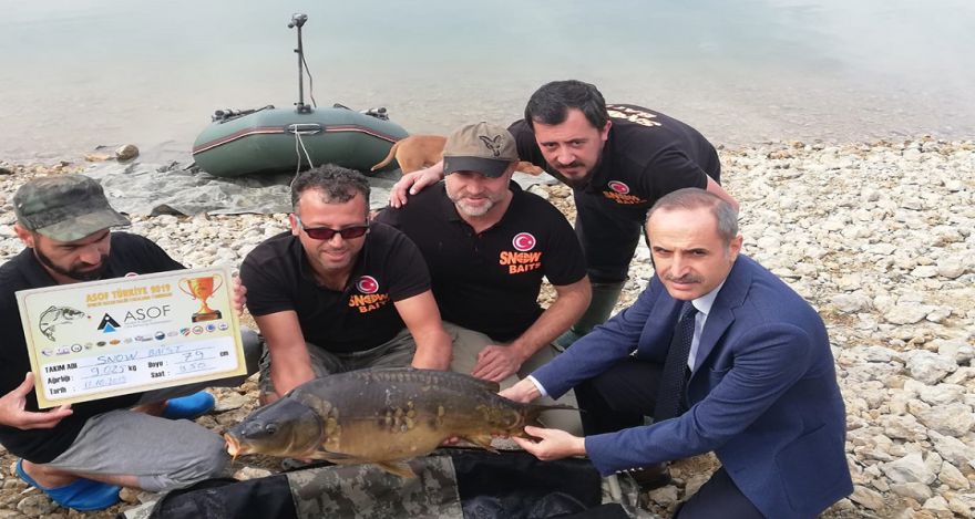 EN BÜYÜĞÜNÜ YAKALAMK İÇİN YARIŞTILAR