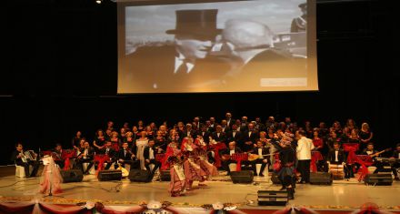 ATATÜRK'Ü TÜRKÜLERLE ANDILAR 