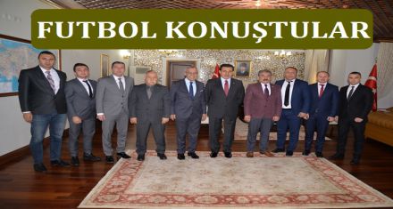 HAKEMLER VALİ ÜMİT'LE FUTBOL KONUŞTU