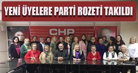 CHP'Lİ KADINLARA PARTİ ROZETİ TAKILDI