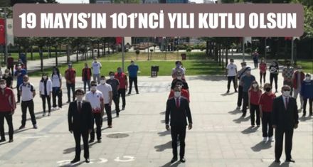 19 MAYIS SOSYAL MESAFEYE UYGUN KUTLANDI 