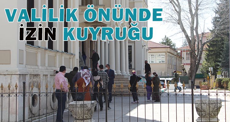VALİLİK ÖNÜNDE İZİN KUYRUĞU