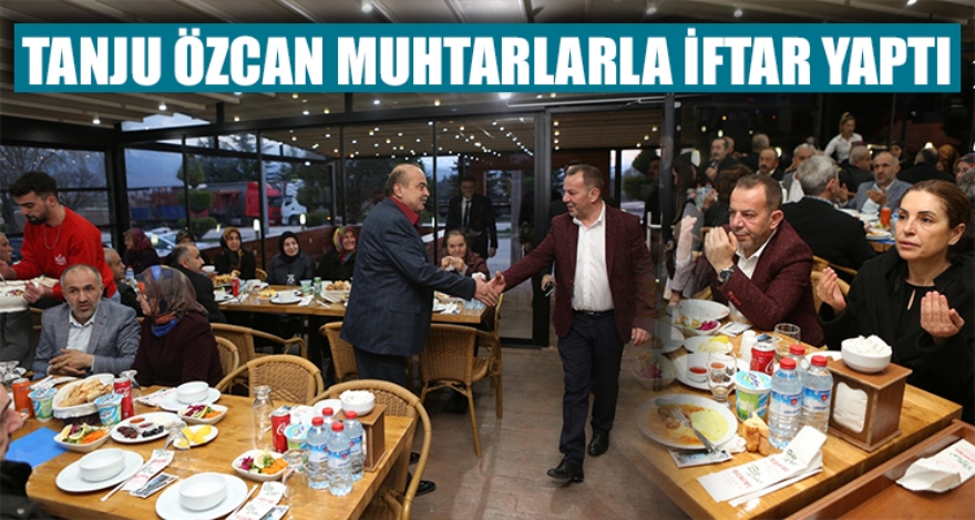 TANJU ÖZCAN MUHTARLARLA İFTAR YAPTI