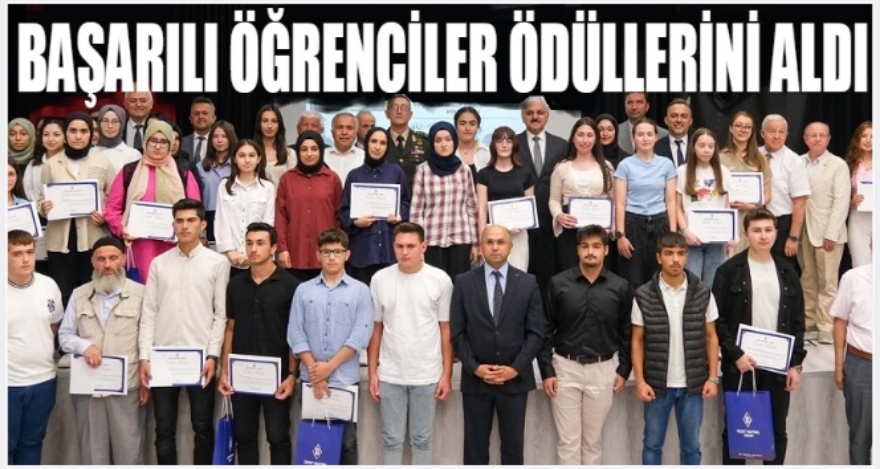 DERECEYE GİREN ÖĞRENCİLER ÖDÜLLERİNİ ALDI