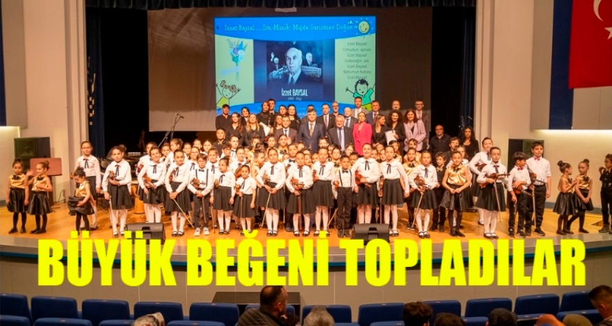 AYAKTA ALKIŞLANDILAR