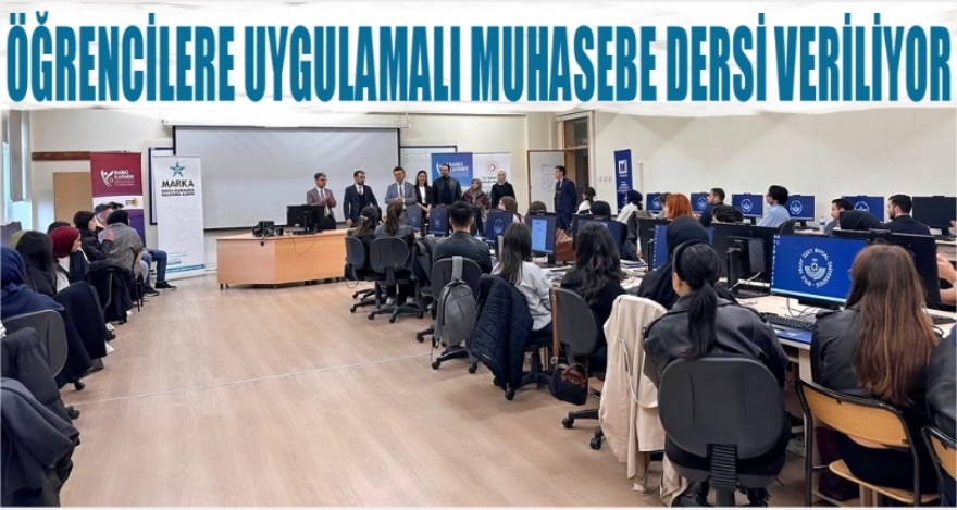 Öğrencilere Uygulamalı Muhasebe eğitimi veriliyor