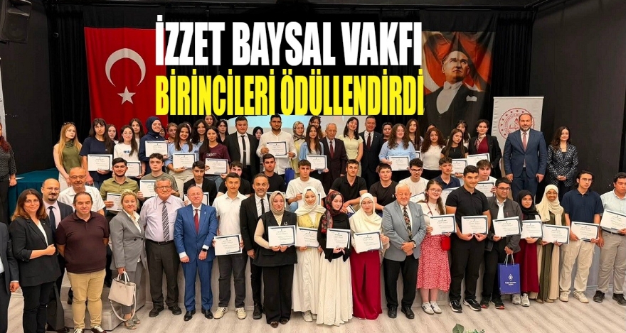 OKUL BİRİNCİLERİ ÖDÜLLERİNİ ALDI